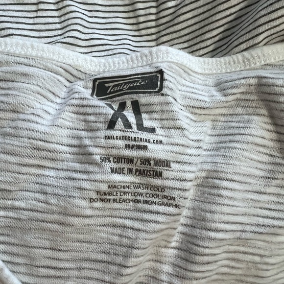 Cubs Striped Tank Top - Black and White - Picture 3 of 3